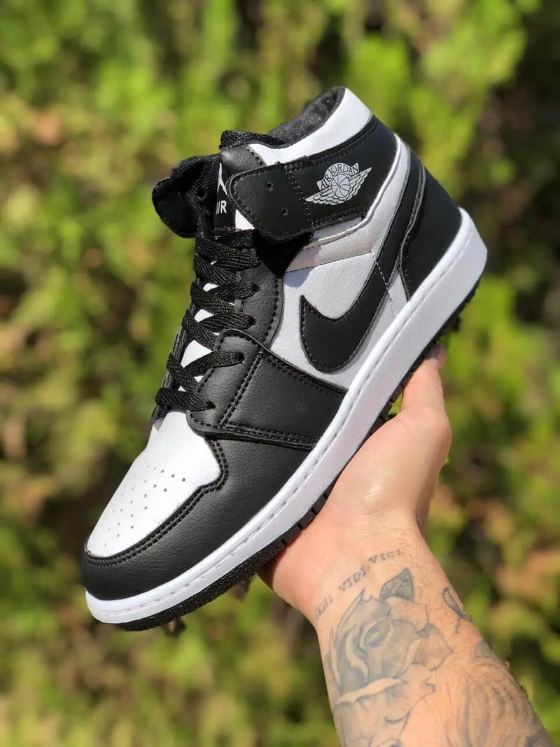 Tênis Air Jordan 1 Preto Branco