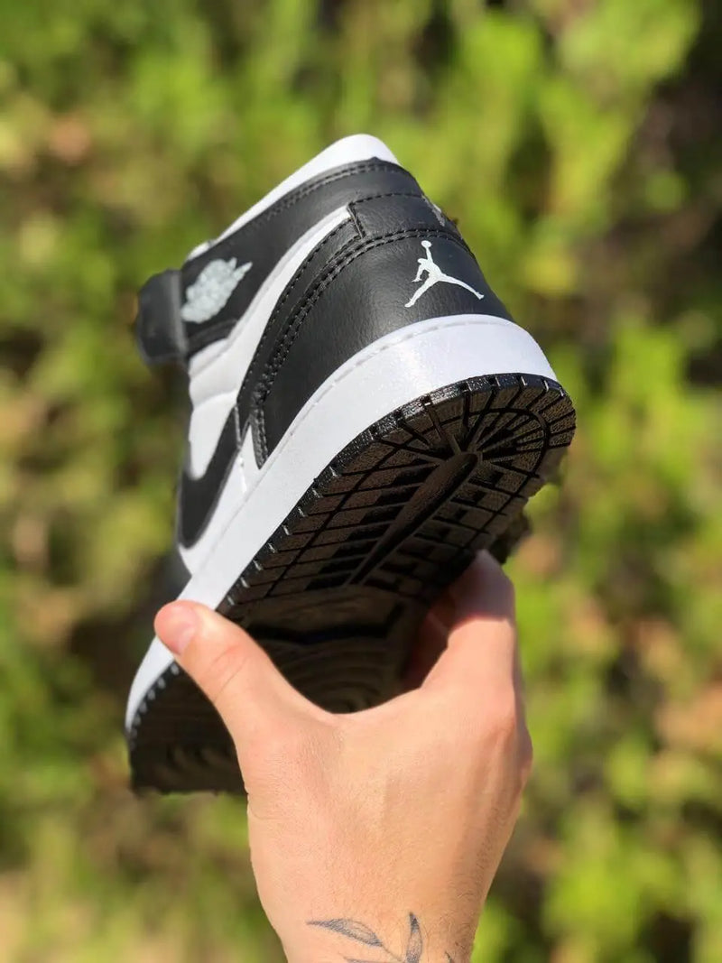 Tênis Air Jordan 1 Preto Branco