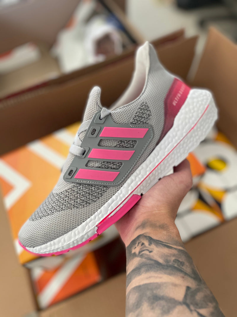 Ultra Boost 22 Feminino - Cinza/Rosa