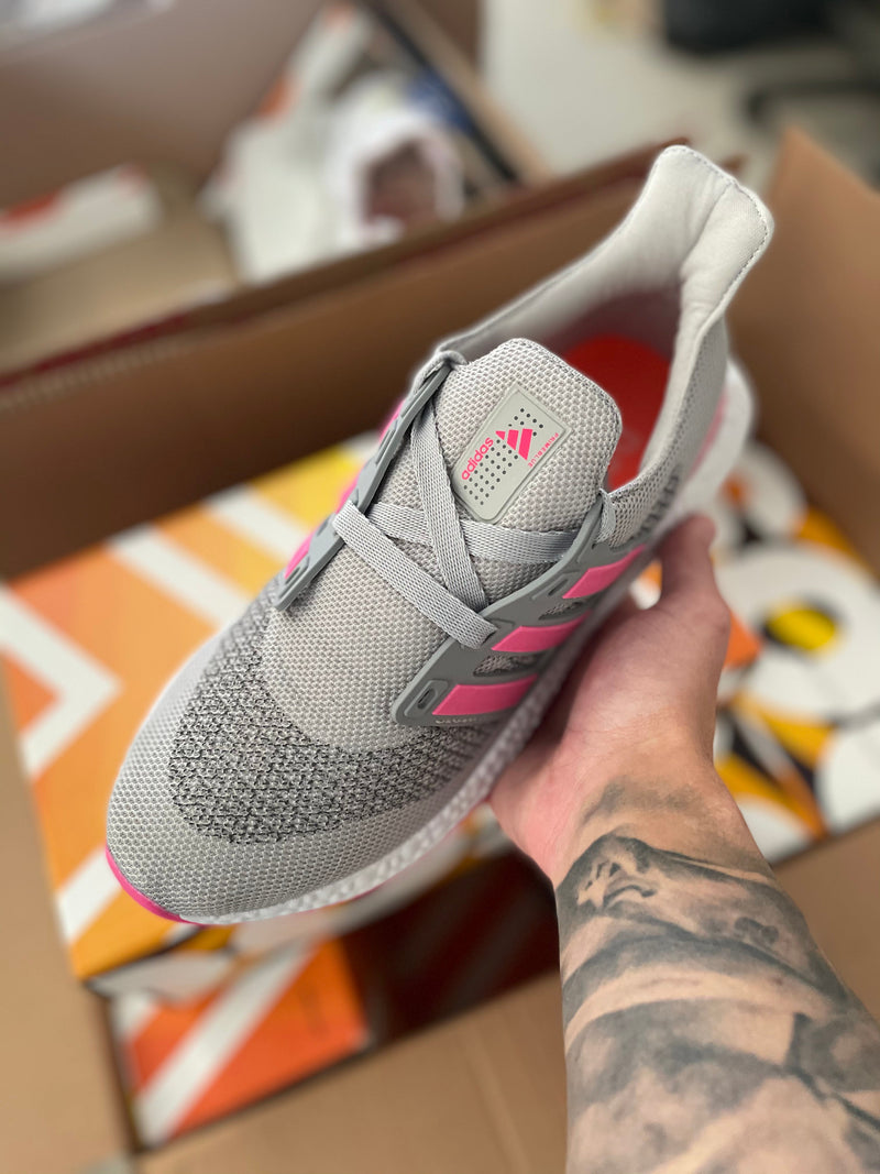 Ultra Boost 22 Feminino - Cinza/Rosa